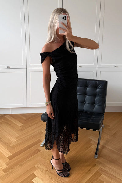 Linzey One-Shoulder Lace Dress