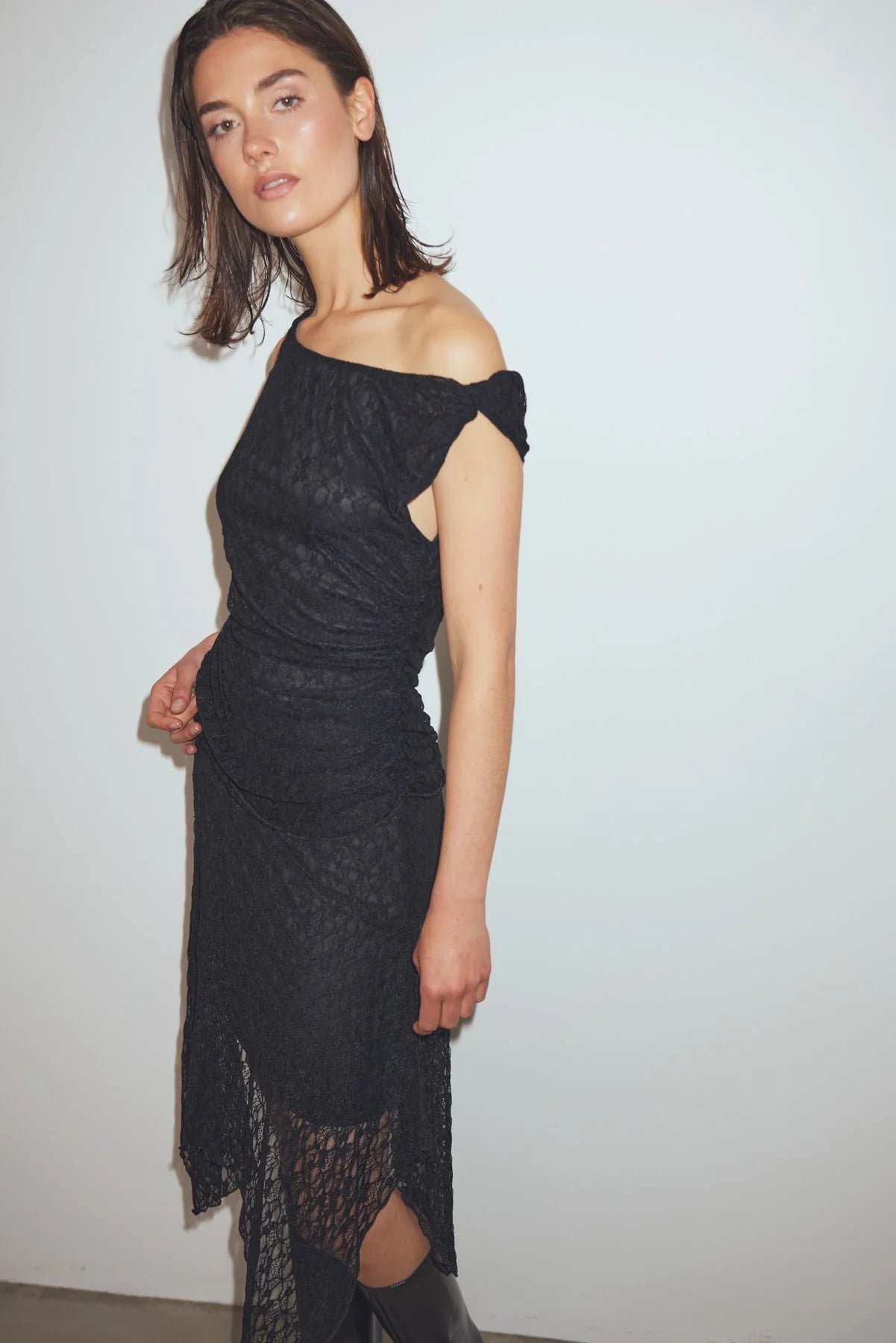 Linzey One-Shoulder Lace Dress