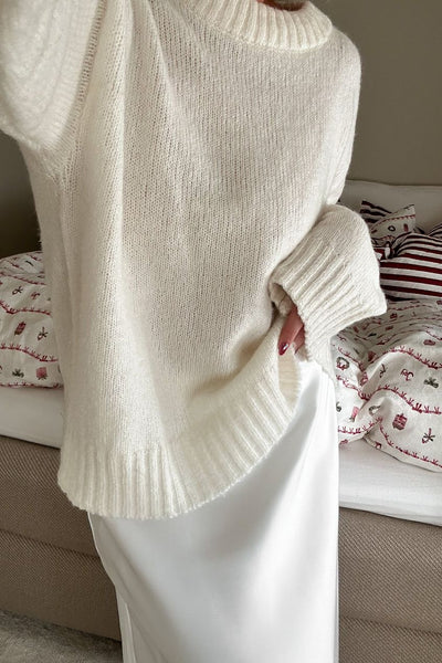 Round Neck Wool Blend Knitted Sweater
