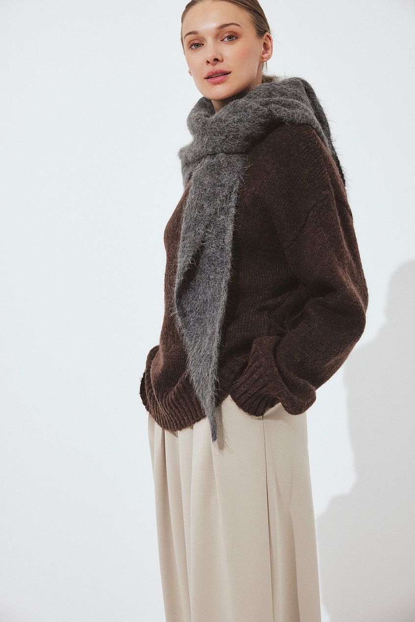 Round Neck Wool Blend Knitted Sweater