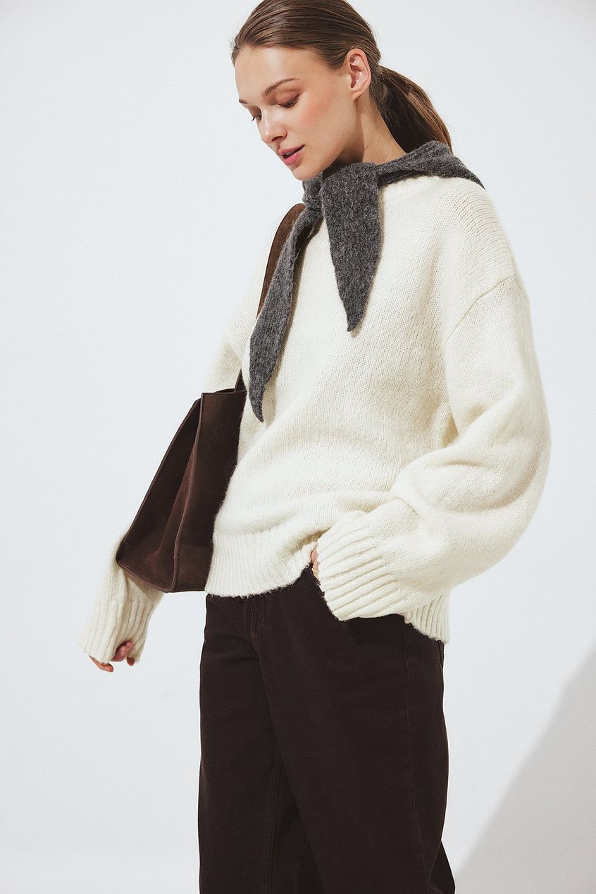 Round Neck Wool Blend Knitted Sweater