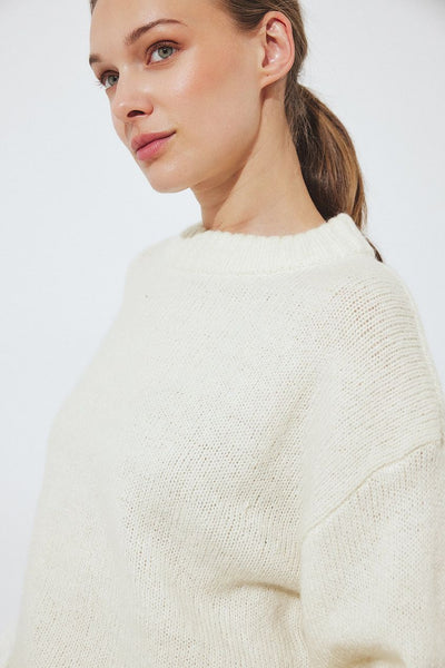 Round Neck Wool Blend Knitted Sweater
