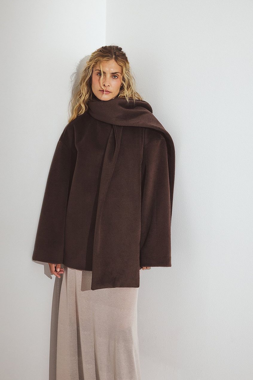Short Scarf Detailed Coat