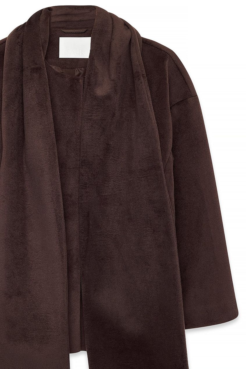 Short Scarf Detailed Coat