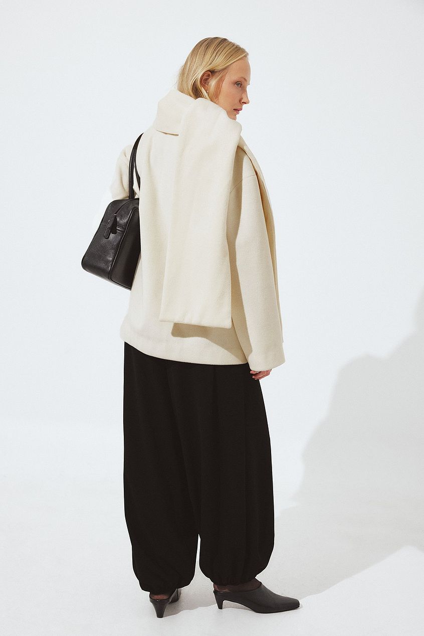 Short Scarf Detailed Coat