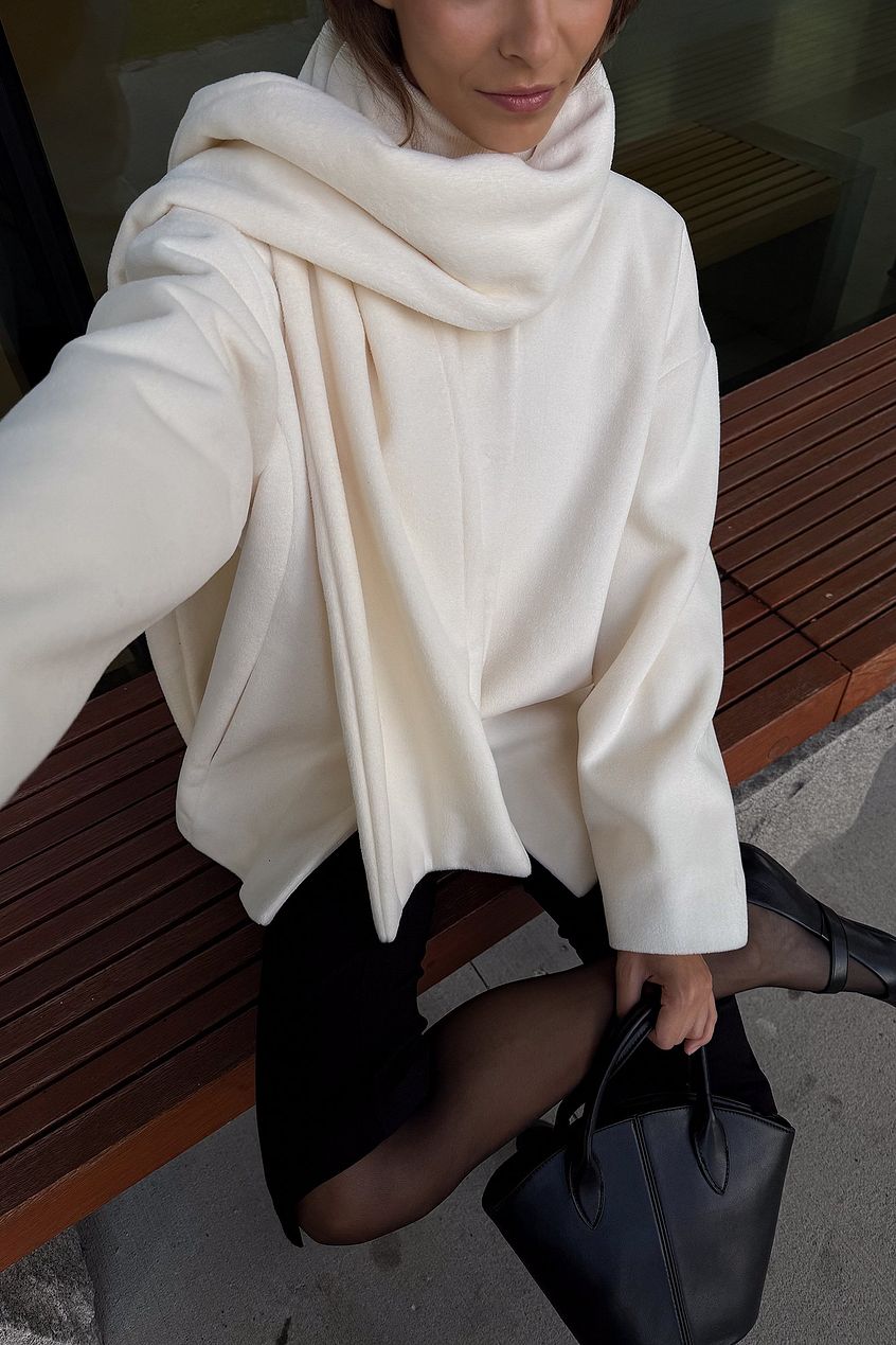 Short Scarf Detailed Coat