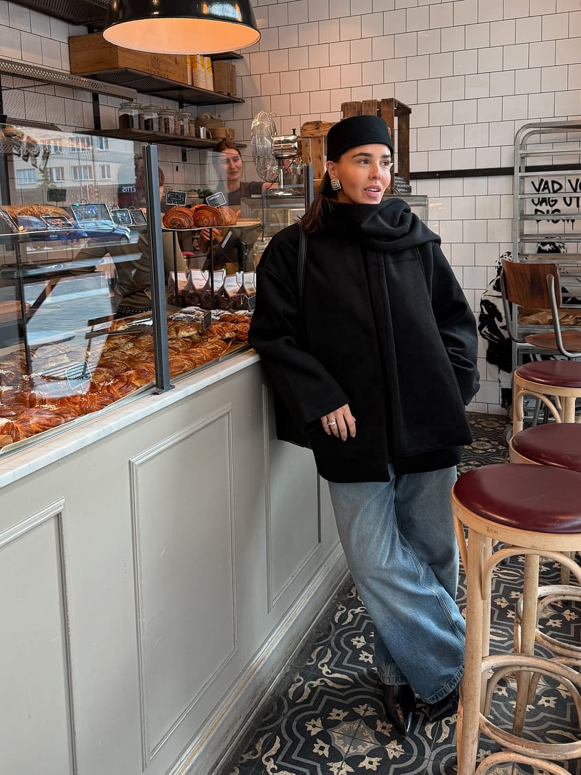 Short Scarf Detailed Coat